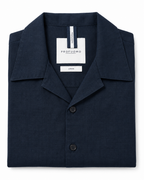 Linnen poloshirt donkerblauw – packshot op witte achtergrond